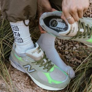 New Balance 990 V5 running shoes in grey with suede and mesh design